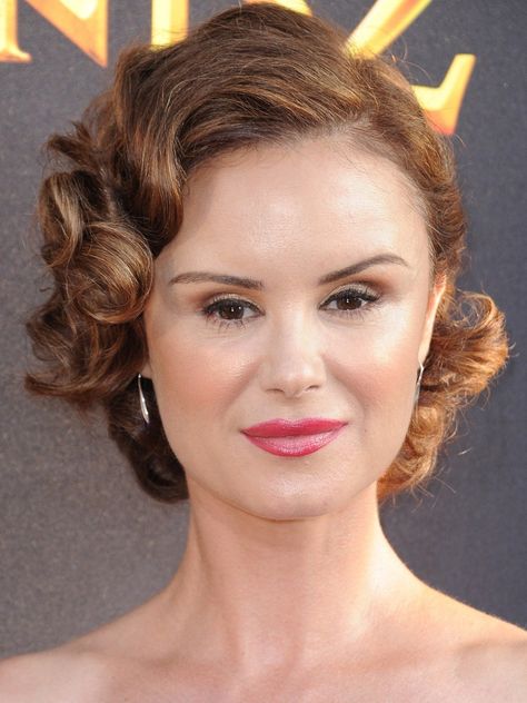 HAPPY 47th BIRTHDAY to KEEGAN CONNOR TRACY!!   12 / 3 / 2018   Canadian actress. She is best known for her roles as Audrey Malone in the Showtime comedy-drama series Beggars and Choosers (1999–2000), the Blue Fairy in the ABC fantasy series Once Upon a Time (2011–18), Miss Blaire Watson in the A&E drama series Bates Motel (2013–16), and Professor Lipson in the Syfy fantasy series The Magicians (2016–18). Keegan Connor Tracy, Happy 47th Birthday, The Blue Fairy, Descendants Dr, 47th Birthday, Descendants Cast, Red Robot, Descendants 3, Bates Motel