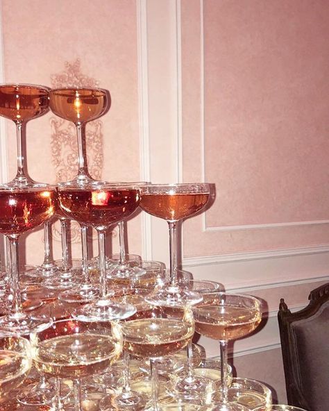 Cocktail Party Aesthetic, Night Library, Russian Party, Arte Glitter, Wine Aesthetic, Hollywood Aesthetic, Rose Gold Aesthetic, Boujee Aesthetic, Gold Aesthetic