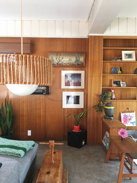 wood paneling den artwork Mid Century Wood Paneling, Modern Wood Paneling, Modern Den, Wood Paneling Decor, Wood Paneling Living Room, Beadboard Wainscoting, Mid Century Modern Wood, Wood Room, Wood Panel Walls