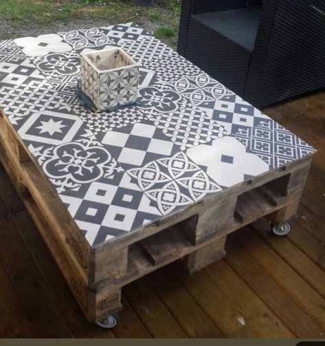 Table Palette, Outdoor Patio Diy, Diy Crate, Outdoor Furniture Diy Easy, Garden Pallet, Outdoor Wood Furniture, Diy Outdoor Furniture Plans, Diy Pallet Furniture Outdoor, Crate Furniture