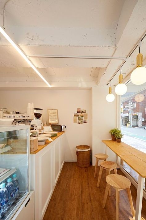 Small Coffee Shop Design, Small Cafe Interior, Mini Cafeteria, Korean Coffee Shop, Cafe Design Inspiration, Coffee Shop Concept, Small Restaurant Design, Simple Cafe, Korea Aesthetic