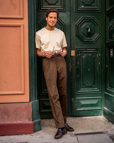 Instagram Parisian Outfit Men, Summer Professional Outfit Men, Vintage Business Casual Men, Church Clothes Men, Men Chinos Outfit, Academia Mens Fashion, Professor Outfit Men, Business Man Aesthetic, Sartorialist Man