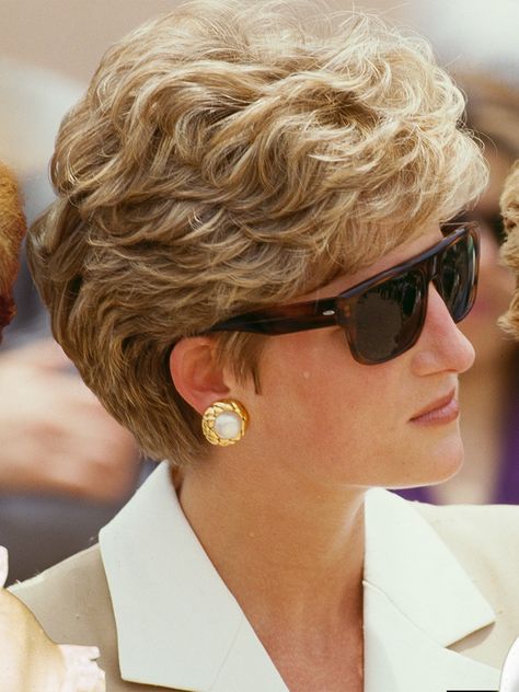 Diana Haircut, Princess Diana Hair, Hair Evolution, Vogue Photo, Princess Diana Photos, Princes Diana, Corte De Cabelo Masculino, Lady Diana Spencer, Richard Branson