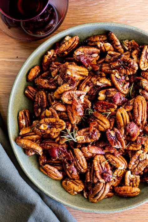 Maple Bacon Roasted Pecans - Simply Delicious Roasted Pecans Recipe, Creole Spice, Spiced Pecans, Baked Bacon, Roasted Pecans, Nut Recipes, Pecan Recipes, Maple Bacon, Candied Pecans