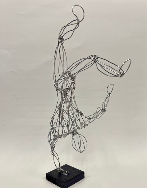 Wire Figure Sculpture - THAT ART TEACHER Wire Sculpture Human Form, Wire Sculpture Person, Wire People Sculpture, Human Figure Sculpture Wire Art, Wire Sculpture Human, Wire Figure Sculptures, Movement Sculpture, Wire People, Wire Figures