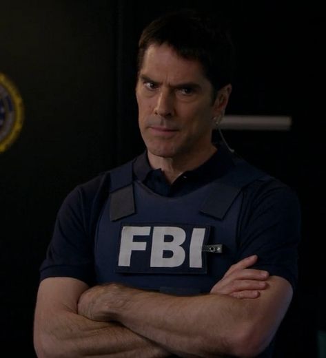 Crinimal Minds Hotch, Aaron Hotchner Fbi Vest, Aaron Hotchner Season 1, Aaron Hotchner Aesthetic, Arthur Brooks, Kaptan Jack Sparrow, Aaron Hotchner, Dark Forest Aesthetic, Forensic Psychology