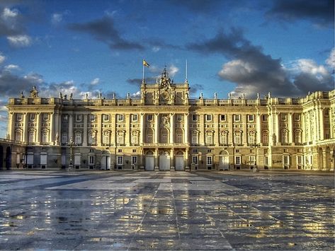 If you enjoy the beauty of history seen on buildings, check out these ten fascinating examples. The ten palaces belong or used to belong to royal families, so no wonder why their interior and exterior are so close to perfection! Next time when you have the opportunity, visit one of palaces below and let the beauty around to inspire you. #travel Madrid Tourist Attractions, Madrid Hotels, Famous Monuments, Spanish Royal Family, Palais Royal, Spain And Portugal, Royal Palace, Madrid Spain, Travel And Tourism