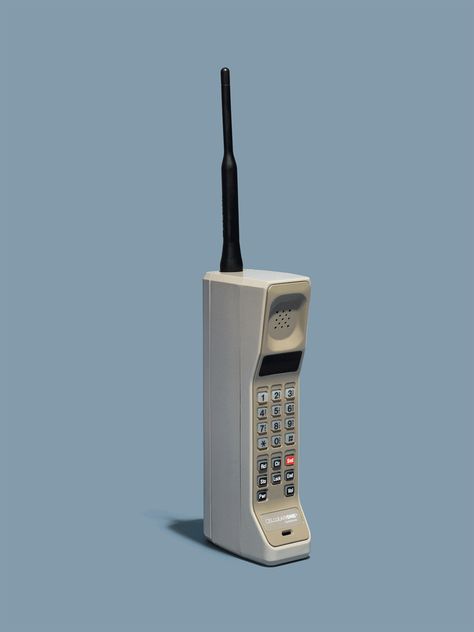 Brick Phone | As popularized by Gordon Gekko in Wall Street, the 1987 film. | www.eklectica.in Jim Golden, Brick Phone, Zip Drive, School Gadget, Technology Projects, Technology Photos, Retro Gadgets, Old Technology, Golden Oldies