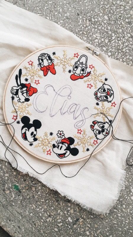 Mickey mouse Mickey Mouse Embroidery Designs, Disney Embroidery Designs Hand, Disney Hand Embroidery Diy, Diy Embroidery Hat, Disneyland Embroidery, Disney Embroidery Patterns, Embroidery Mickey Mouse, Disney Embroidery Designs, Embroidery Step By Step