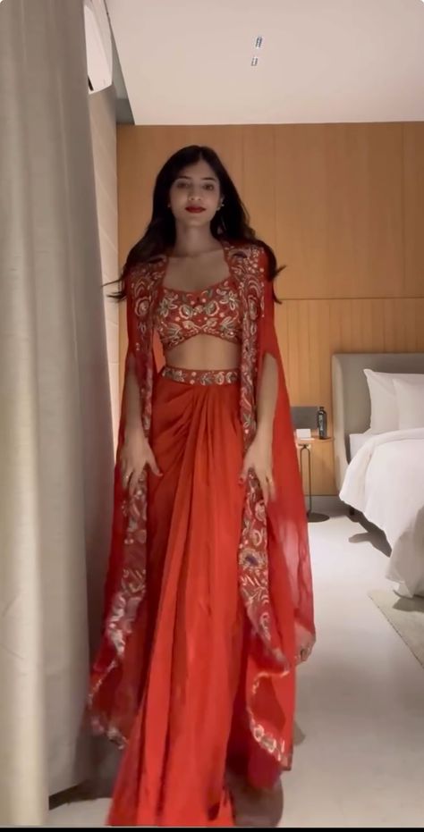 Night Wedding Outfit Guest Indian, Outfits For Engagement Party Guest, Red Engagement Outfit, Light Pink Indian Outfit, Dress For Diwali Festival For Women, Wedding Dresses Guest Indian, Haldi Outfit For Guest, Wedding Outfits For Guest Indian, Haldi Outfit For Bridesmaid Indian