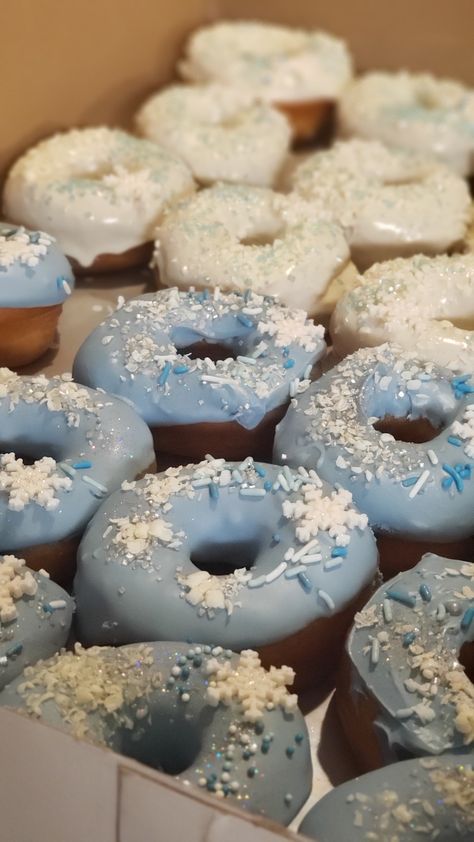 Snow Sweet 16 Party Ideas, Cinderella Inspired Birthday Party, Blue Hot Cocoa Bar, Winterwonder Land Theme Birthday Party, Winter Ball Birthday Party, Winter Themed Brunch, Winter Wonderland Candy Bar, Winter Wonderland Theme Quinceanera, Winter Wonderland Party Desserts