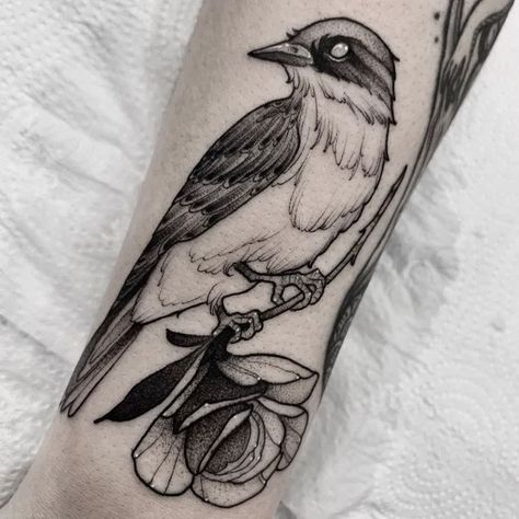 White Bird Tattoos, Robin Tattoo, Terrible Tattoos, Flower Shoulder Tattoo, Tattoos Instagram, Vogel Tattoo, Tattoo Apprenticeship, Sparrow Tattoo, Bunny Tattoos