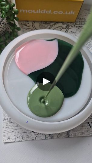 Epoxy Resin Art Ideas Diy, Resin Epoxy Ideas, Epoxy Resin Crafts Ideas, Resin Gift Ideas, Resin Works, Diy Uv Resin, Lost Frequencies, Resin Bowl, 3d Epoxy