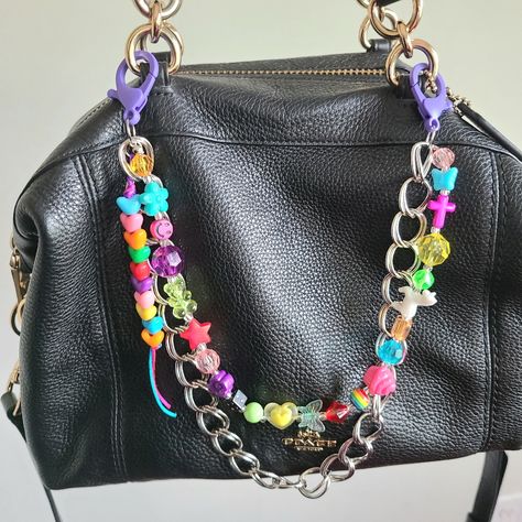 Plastic Bead Jewelry, Beaded Bag Charm, Beaded Purse Charms, Diy Bag Accessories, Craft Nights, Purse Charms Diy, Preppy Bohemian, Manik Manik, Jewerly Beads