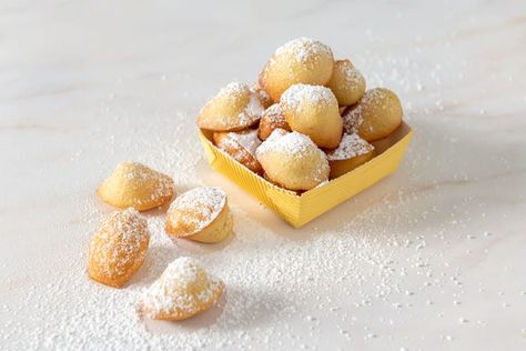 Mini Madeleines, Madeline Cookies, Dominique Ansel Bakery, Madeleine Recipe, Recipe For One, Dominique Ansel, Cronut, Treat You, Best Dishes