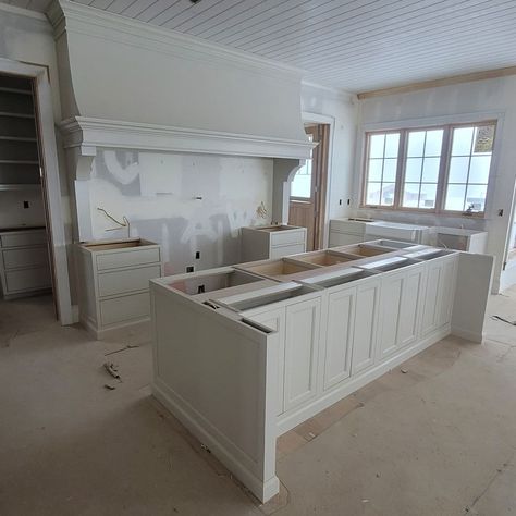 Jaeson Roundy’s Instagram post: “Kitchen install progress shot. I love the hood!” Kitchen Hood Ideas, Kitchen Niche, Instagram Kitchen, Victorian Kitchen, Dream Kitchens Design, Stone Kitchen, Kitchen Hoods, Kitchen Installation, Apartment Life