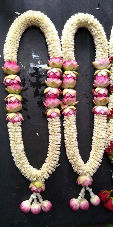 Lotus Flower Mala For Wedding, Flower Malai Designs, Garlands Wedding Indian Flower Lotus, Lotus Flower Garland Wedding, Lotus Mala For Wedding, Flower Garland Wedding Indian Hindus, Lotus Garland Indian Wedding, Lotus Varmala, Wedding Malai Design Lotus