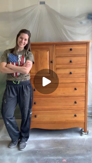 Modern Pine Furniture, Veneer Furniture Makeover, Old Bedroom Furniture Makeover, Two Toned Furniture, Pine Furniture Makeover, Midcentury Dresser, Diy Old Furniture Makeover, Old Furniture Makeover, Vintage Dresser Makeover