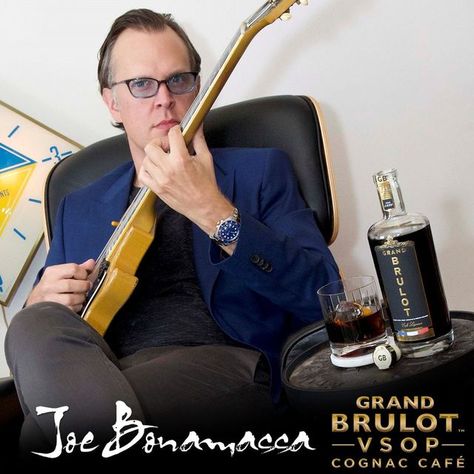 Joe Bonamassa, Airport Photos, Beautiful Red Roses, New Photo Download, Recorder Music, Ed Sheeran, Guitar, Music, Instagram