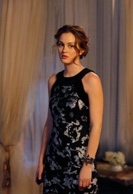 Blair Waldorf  Dress:  Milly  Cuff:  Rachel Leigh Blair Waldorf Hairstyles, Blair Fashion, Estilo Blair Waldorf, Estilo Gossip Girl, Blair Waldorf Outfits, Blair Waldorf Gossip Girl, Blair Waldorf Style, Stile Blair Waldorf, Gossip Girl Blair