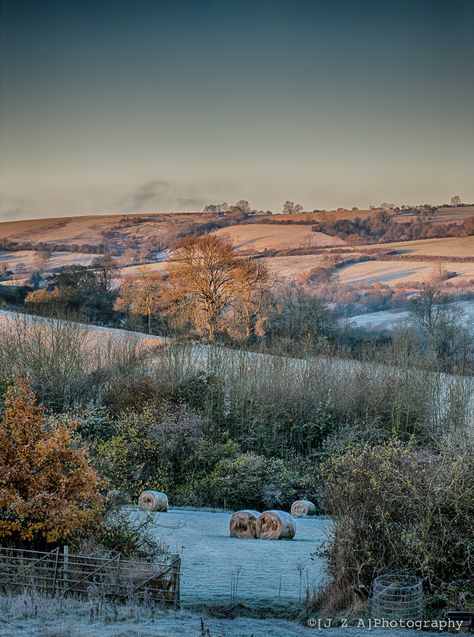 Frosty Autumn Mornings Derbyshire Peaks in late November Late November, British Countryside, Winter Scenery, England And Scotland, English Countryside, British Isles, Wales England, Beautiful World, Great Britain