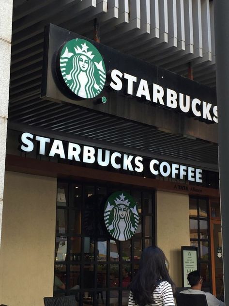 فيكتوريا سيكريت, Starbucks Shop, Black Girls Luxury Lifestyle, Starbucks Aesthetic, Starbucks Design, Starbucks Coffee Drinks, Wallpaper Wa, Starbucks Lovers, Hand Photography