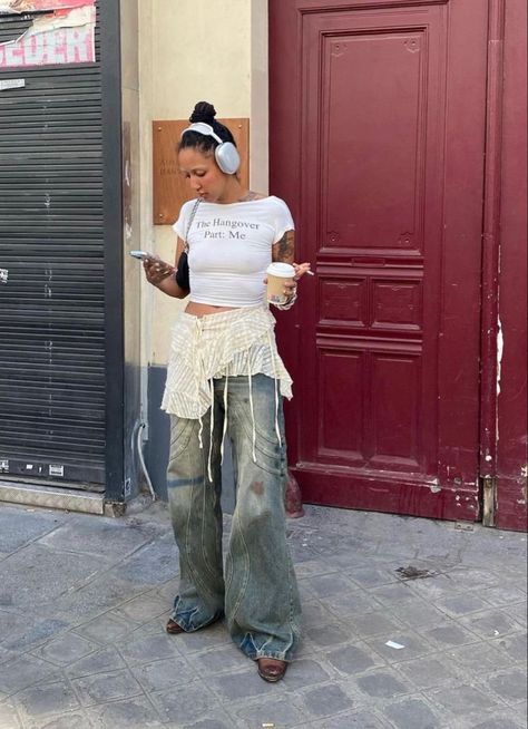 Y2k Rave Outfits, Skirt Over Jeans, Mode Inspo, 가을 패션, Fashion Streetwear, Looks Style, Mode Inspiration, Hippie Style, Fashion Killa