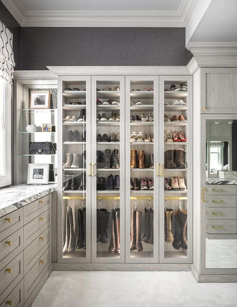 Idea 10 adjust your volume different depths in closet credit Patty Miller Boutique Closets and Cabinetry | Innovate Home Org | #CustomCloset #Organization #Designer #ColumbusClosets Luxury Walk In Closet, Transitional Closet, A Walk In Closet, Glam Closet, Closet Organized, Space Walk, Custom Closet Design, Walking Closet, Dream Closet Design