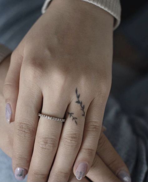 Tattoo Letter K Design, Tattoo For Fingers Women, Small Ring Finger Tattoo, Flower Finger Tattoo Simple, Fingers Tattoos For Women, Finger Tats For Women, Ring Tattoo Designs For Women, Finger Tattoo Symbols, Finger Tattoo Placement