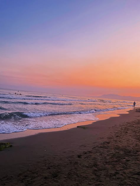 Sunset spain marbella #beach #beachsunset #summervibes #holiday #europe Marbella Spain Beach, Marbella Spain Aesthetic, Spain Beach Aesthetic, Marbella Aesthetic, Summer Sunset Pictures, Study Abroad Spain, Beaches In Spain, Sunset Spain, Spain Aesthetics