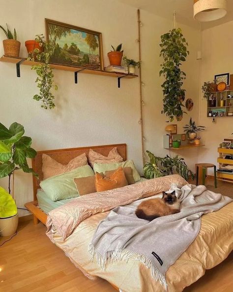 Bohemian Bedroom Decor, Room With Plants, Decoration Inspiration, Room Inspiration Bedroom, Bedroom Styles, Boho Bedroom, Minimalist Bedroom, Cozy Bedroom, Decoration Design