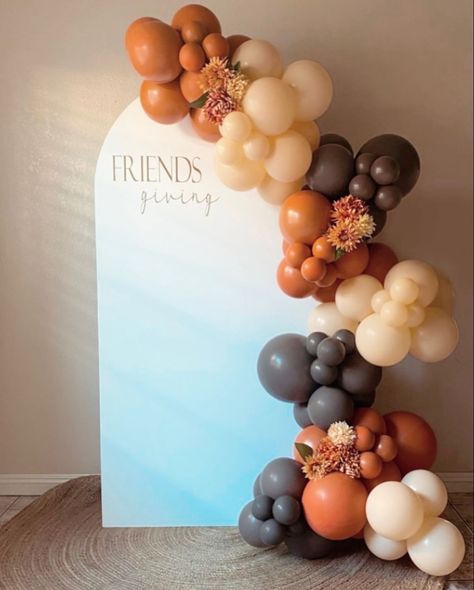 Thanksgiving Friendsgiving Decorations, Thanksgiving Decor Party, Thanksgiving Ballons Arch, Thanksgiving Back Drop Decorations, Fall Party Balloon Arch, Neutral Fall Balloon Garland, Rust Balloon Garland, Balloon Wedding Arch Ideas, Black And Orange Table Decor