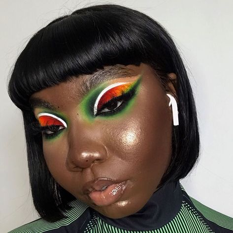 Naezrah 🧚🏾‍♀️ on Instagram: “🐥💚❤️LOVE BIRD BUT MAKE IT YEAR 2155❤️💚🐥 Hows your day going today? What did you accomplish today? 👀✨ • • Inspo: @shannonmorrismakeup ✨ •…” Camo Eye Makeup, Juneteenth Makeup Looks, Juneteenth Makeup, Hows Your Day, Drag Inspiration, Artsy Makeup, Bold Makeup Looks, Graphic Makeup, Unique Makeup