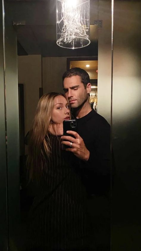 De novios: la romántica foto de Nicolás Furtado y Ester Expósito - Infobae Ester Exposito Selfie, Ester Exposito Aesthetic, Ester Expósito Instagram, Passionate Romance, Ester Exposito, Ideal Boyfriend, Couples Vibe, Italy Aesthetic, Romantic Photos