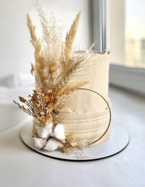 Neutral Color Cake, Neutral Cake Ideas, Boho Cake Design, Boho Wedding Cake Table, Boho Cake Ideas Birthday, Boho Theme Cake, Boho Themed Cake, Pampas Grass Cake, Boho Birthday Cake