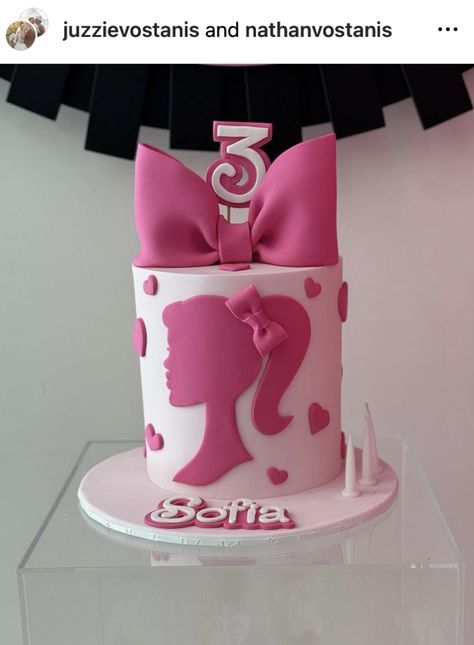 Barbie Cake One Tier, Barbie Fondant Cake Design, Barbie Small Cake, Barbie Cake Square, Barbie 2nd Birthday Cake, Barbie Cake 5th Birthday, Simple Barbie Cake Design, Small Barbie Cake, Barbie Cake Design Ideas