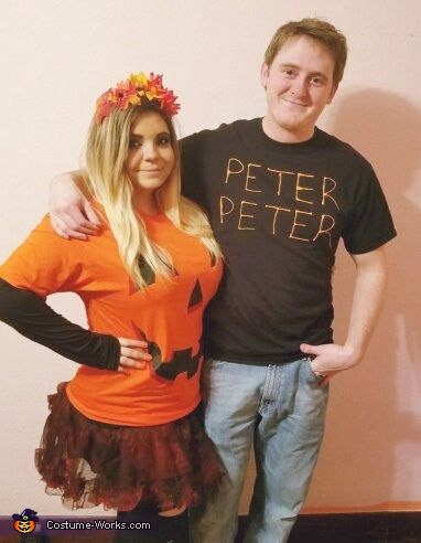 Peter Pumpkin Eater, Costumes Scary, Peter Pumpkin, Funny Couple Halloween Costumes, Best Couples Costumes, Costumes College, Halloween Couples, Pumpkin Eater, Pumpkin Halloween Costume