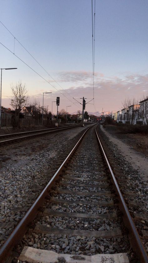 Zug, Different Aesthetics, Cute Poses For Pictures, Train Tracks, Cute Poses, Poses For Pictures, Train Station, Railroad Tracks, Picture Ideas