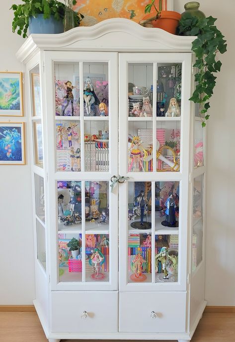 Toy Organization Aesthetic, Figures Collection Display, Figure Collection Display, Figure Display Ideas, Doll Display Ideas, Figurine Display Ideas, Doll Collection Display, Dragon Hoard, Room Placement