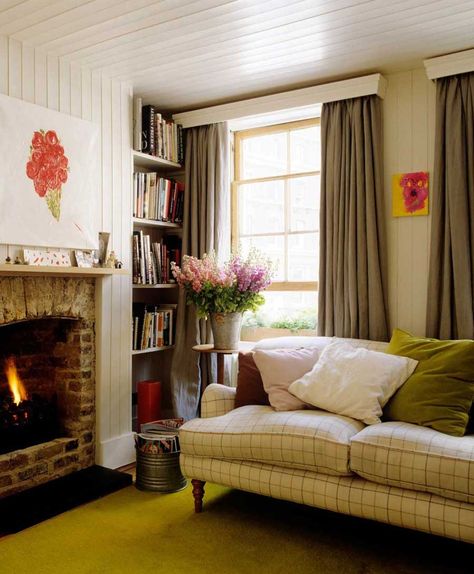 Small Cottage Living Room Ideas, Small Cottage Living Room, Cottage Homes Interior, English Cottage Living Room, Small Cottage Interiors, Bungalow Living Room, Cottage Style Living Room, Cottage House Interior, Country Cottage Interiors