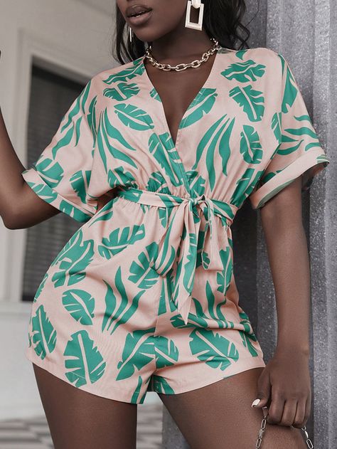 Short Jumpsuit Outfit, Tropical Outfits, Boubou Styles For Women, Classy Short Dresses, Playsuits Outfit, Tropical Romper, Pattern Outfits, Tropical Shirt, Stylish Jumpsuit