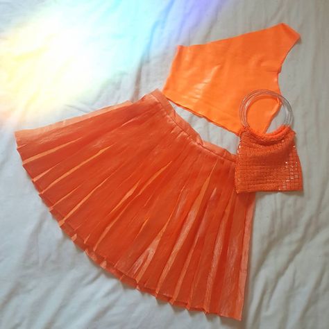 3 items from the AMH Orange Collection 2020. Asymmetric Neon Crop Top, Disco bag and High Shine Tennis Skirt. Orange Tennis Skirt Outfit, Winx Cosplay, Neon Crop Top, High Characters, Tennis Skirt Outfit, Rainbow High, Insta Inspo, Skirt Outfit, Tennis Skirt