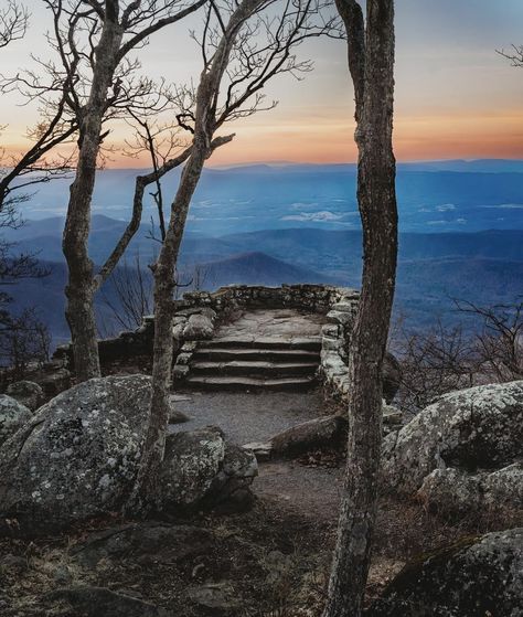 Thunder ridge overlook The Appalachian Trail, James River, Virginia Is For Lovers, Pretty Landscapes, Blue Ridge Parkway, Appalachian Trail, Blue Ridge Mountains, Virginia Beach, Blue Ridge