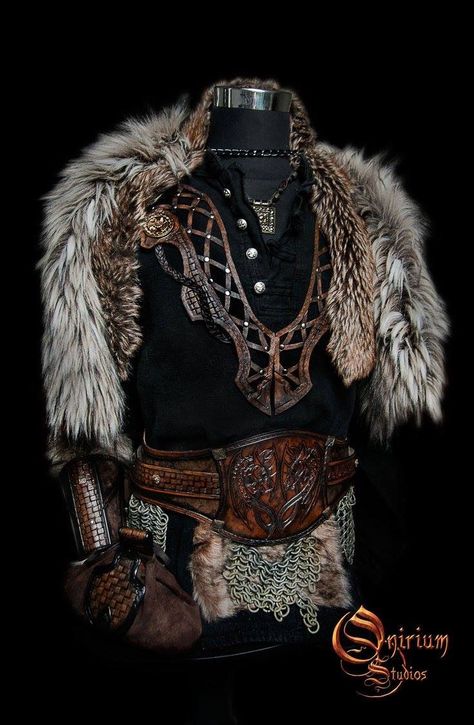 Om den här är historiskt korrekt vet jag inte, men jag kunde inte komma på vilken anslagstavla jag skulle "pinna" den, så... Norse Fashion Male, Modern Viking Fashion Men, Viking Fashion Men, Viking Wedding Suit, Norse Outfits Male, Barbarian Outfit Male, Viking Aesthetic Male, Viking Outfit Male, Viking Clothing Male