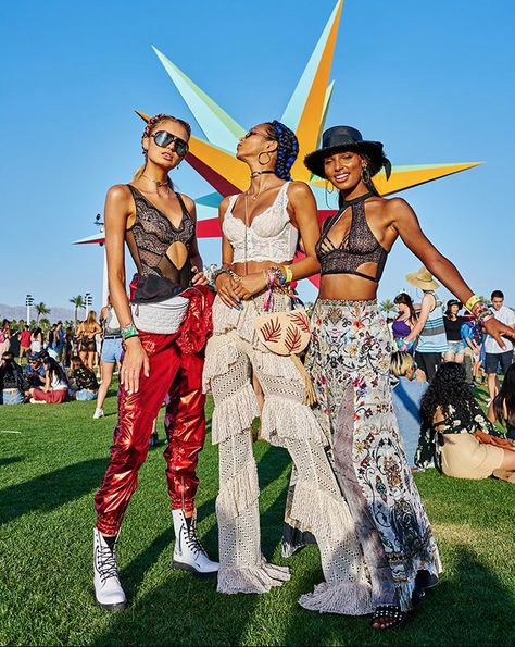 Victoria's Secret Angels Romee Strijd, Lais Ribeiro and Jasmine Tookes at Coachella 2018. Romee Strijd Coachella, Coachella Festival Outfit, Romee Strijd Style, Moda Coachella, Coachella 2018, Coachella Party, Coachella Inspiration, Festival Outfit Inspiration, Fantasy Fest