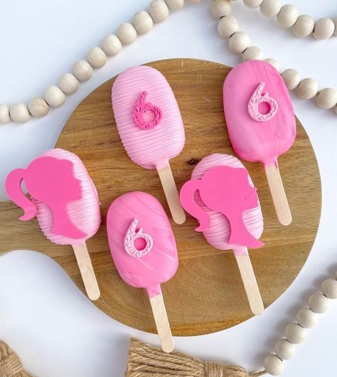 Chic Barbie Birthday Party, Barbie Popsicles, Barbie Cake Popsicles, Barbie Cakesicles, Barbie Cakecicles, Barbie Theme Cakesicles, Barbie Cakepops, Barbie Sweets, Barbie Oreo Chocolate Covered