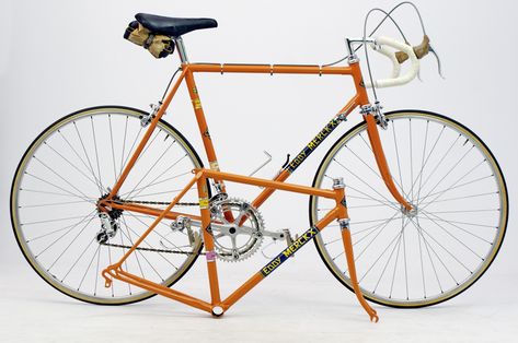 Eddy Merckx Team Molteni Colnago 1974 - Speedbicycles - FAST BIKES SINCE 1900 - Basel Switzerland Eddy Merckx Bike, Road Bike Photography, Vintage Bicycle Parts, Classic Road Bike, Velo Vintage, Bicycle Painting, Bicycle Types, Steel Bike, Vintage Cycles