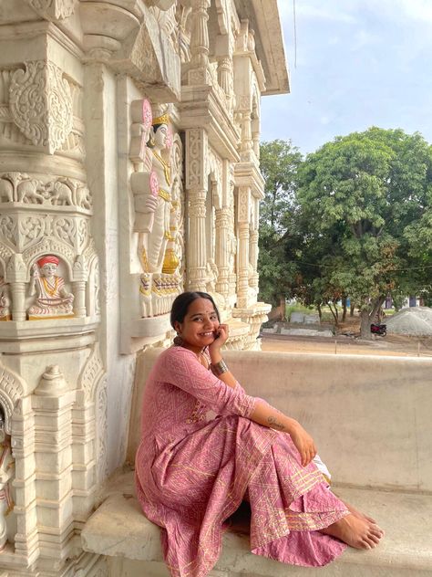 Mandir Photoshoot Ideas, Photo Poses In Temple, Temple Poses, Ethnic Poses, Haridwar Rishikesh, Vrindavan Photography, Prem Mandir, Vrindavan Dham, Mine Aesthetic