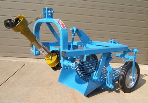 Potato Digger, Tractor Idea, Small Tractors, Tractor Accessories, Tractor Implements, Agriculture Machinery, Tractor Attachments, Gold Prospecting, Farming Equipment