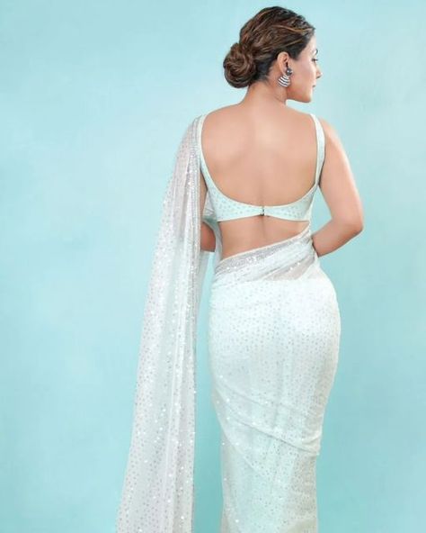 Anupriya Goenka Bold, Hina Khan Saree, Blouse Back Designs, Heena Khan, Saree Hairstyles, Hina Khan, Cutout Blouse, Hot Blouse, Blouse Back